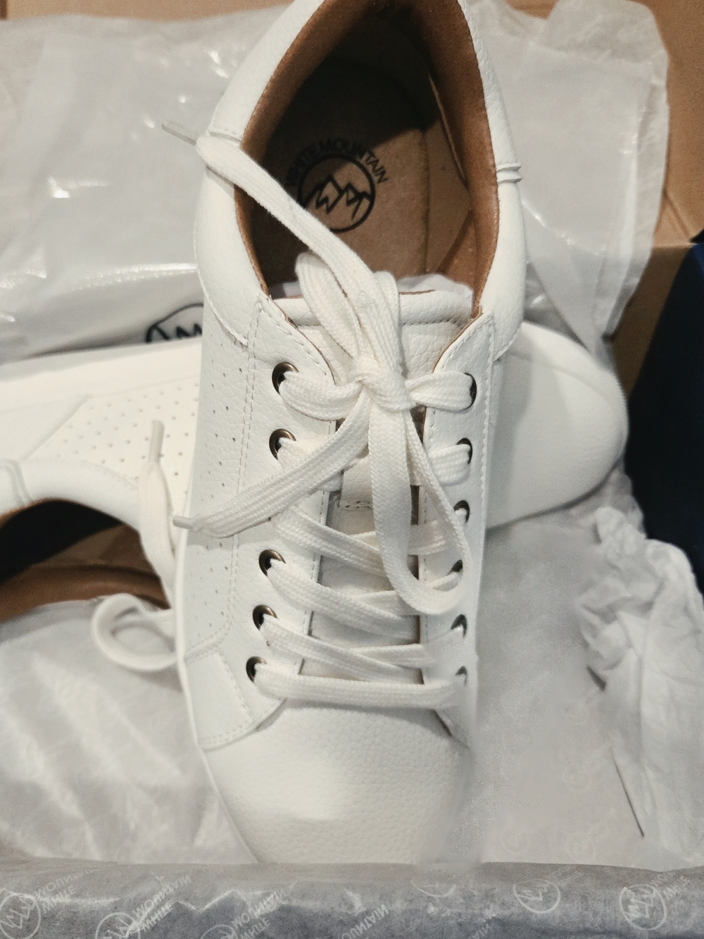 NIB White Mountain Uniform Lace-Up Sneakers White Smooth Women’s Size 9M